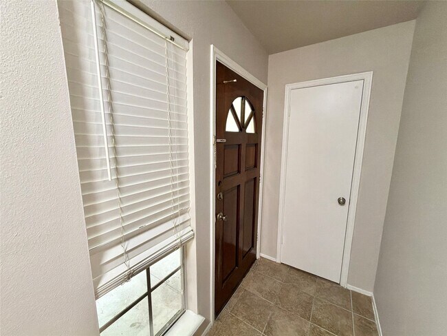 Building Photo - 857 Wax Myrtle Ln