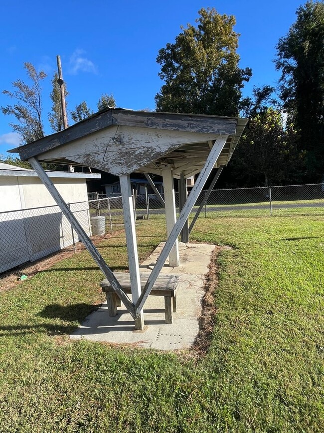 Building Photo - Quiet setting between Angier and Fuquay Varina