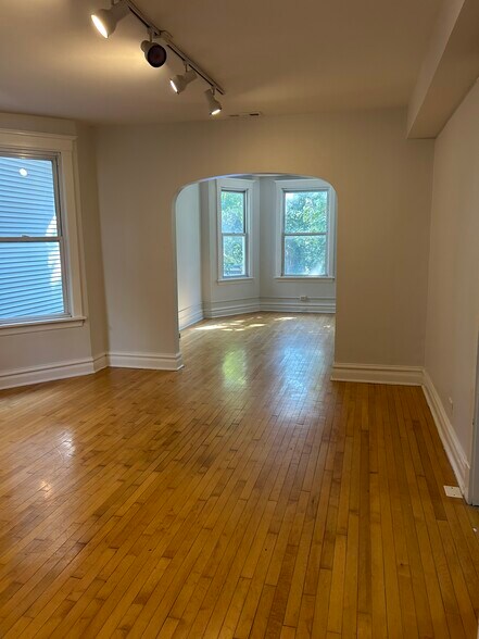 Living Room - 1952 W Henderson St