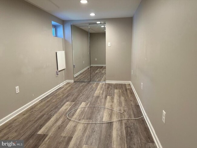 Building Photo - 433 W Jefferson St