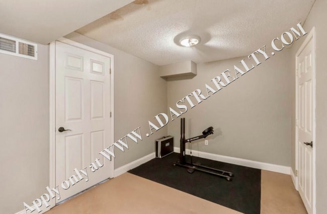 Building Photo - Inviting 3 Bedroom Close to Everything-Coming SOON!!