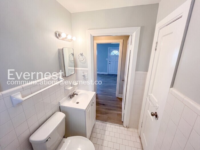 Building Photo - 149 Dellway Dr