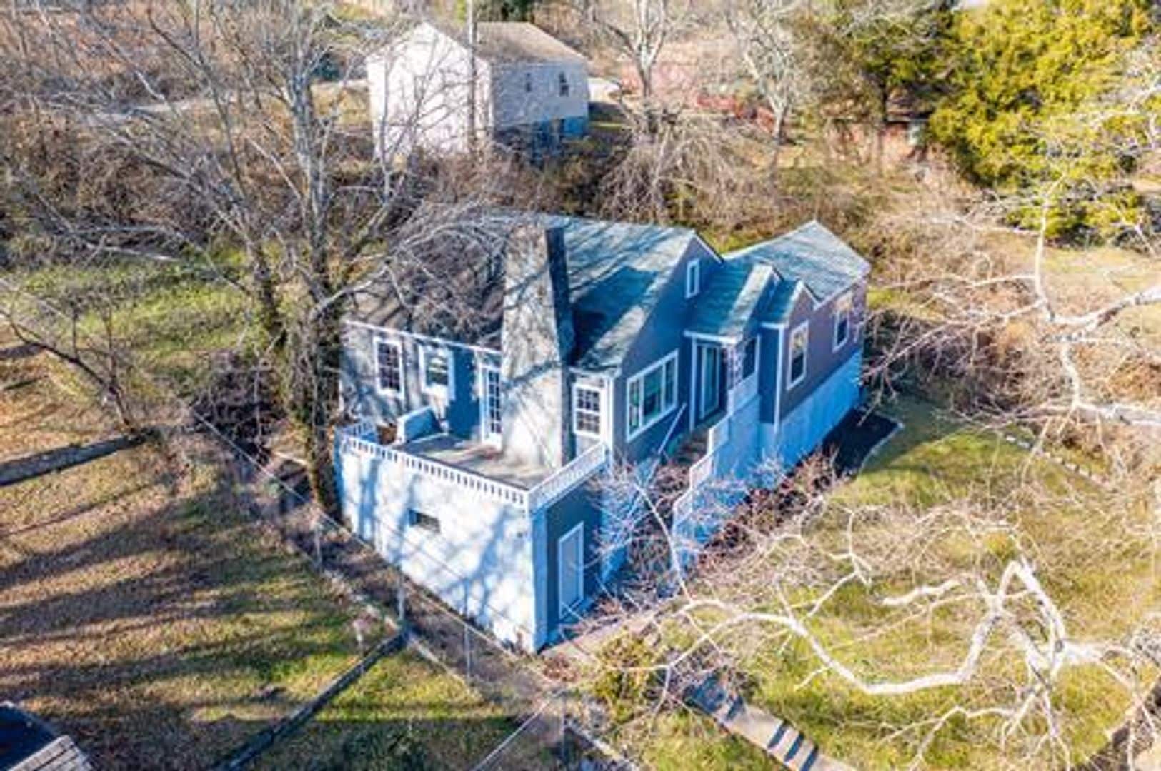 Building Photo - 203 N Seminole Dr