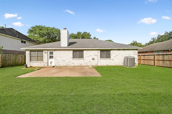 Building Photo - 1242 Hunter Wood Dr