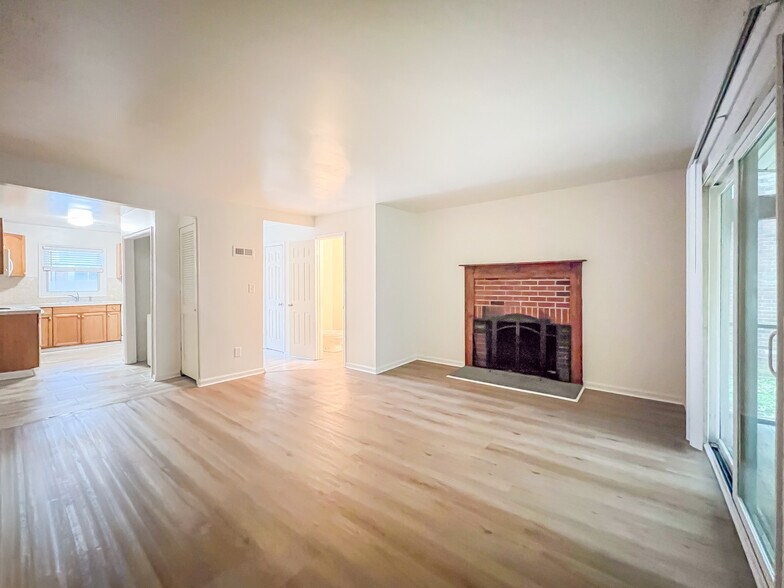 Building Photo - 26 Fox Hill Dr