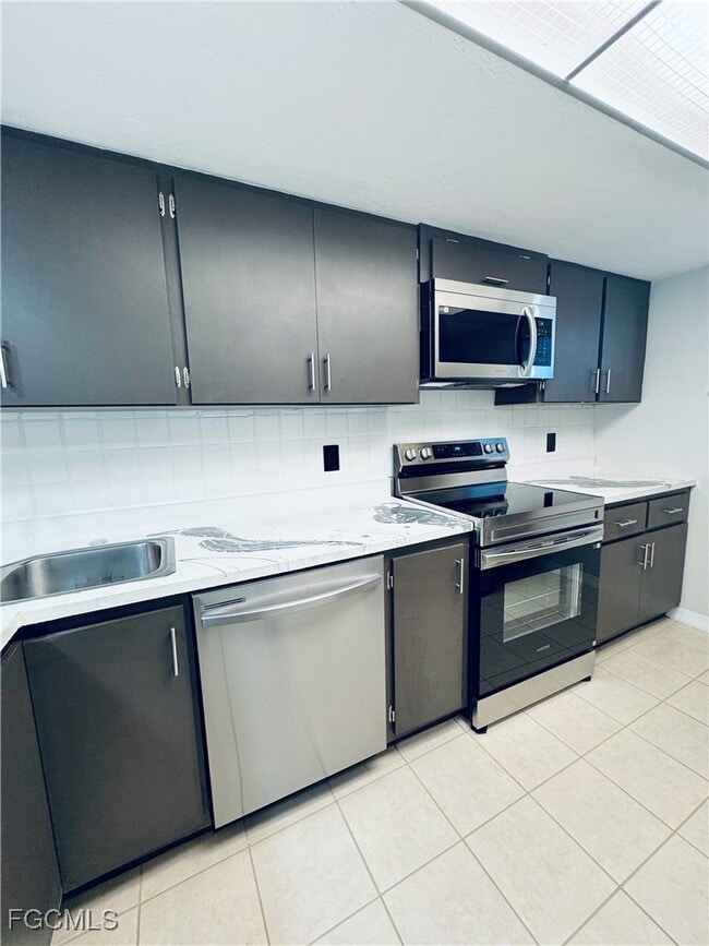 Building Photo - 2711 First St