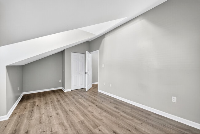 Building Photo - 517 Armandale St