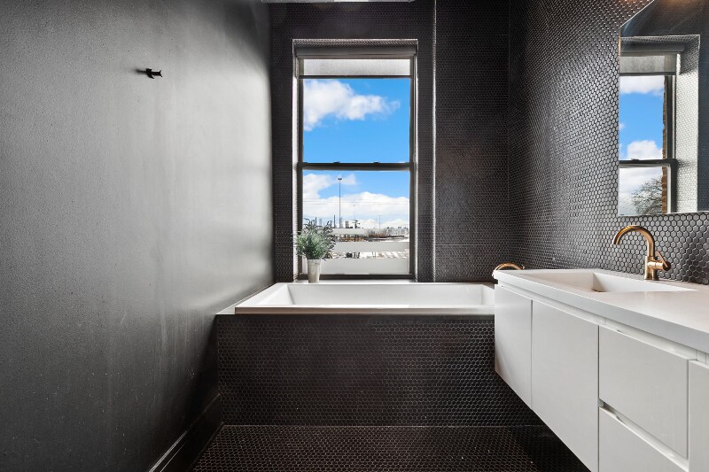 Building Photo - 2419 W 19th St