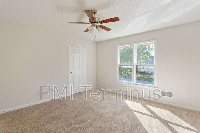 Building Photo - 76 Winward Way SE