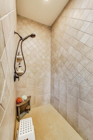 Building Photo - 23W711 Hobson Rd