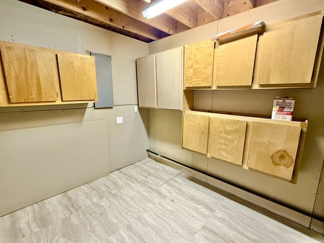 Building Photo - 7428 S 700 E