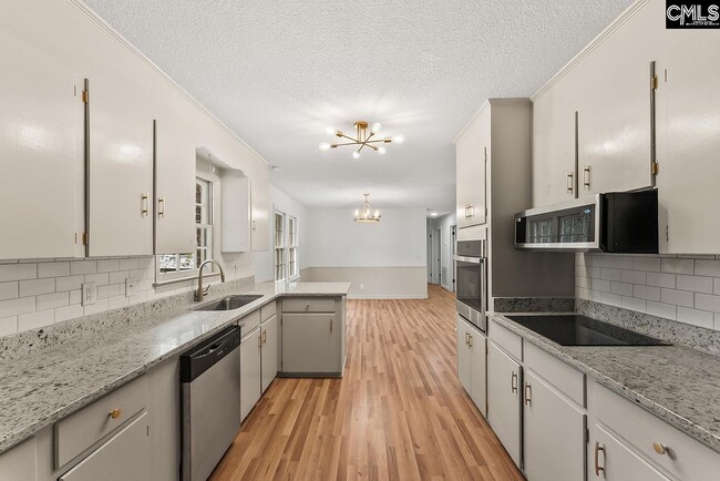 Building Photo - 7416 Parkview Dr