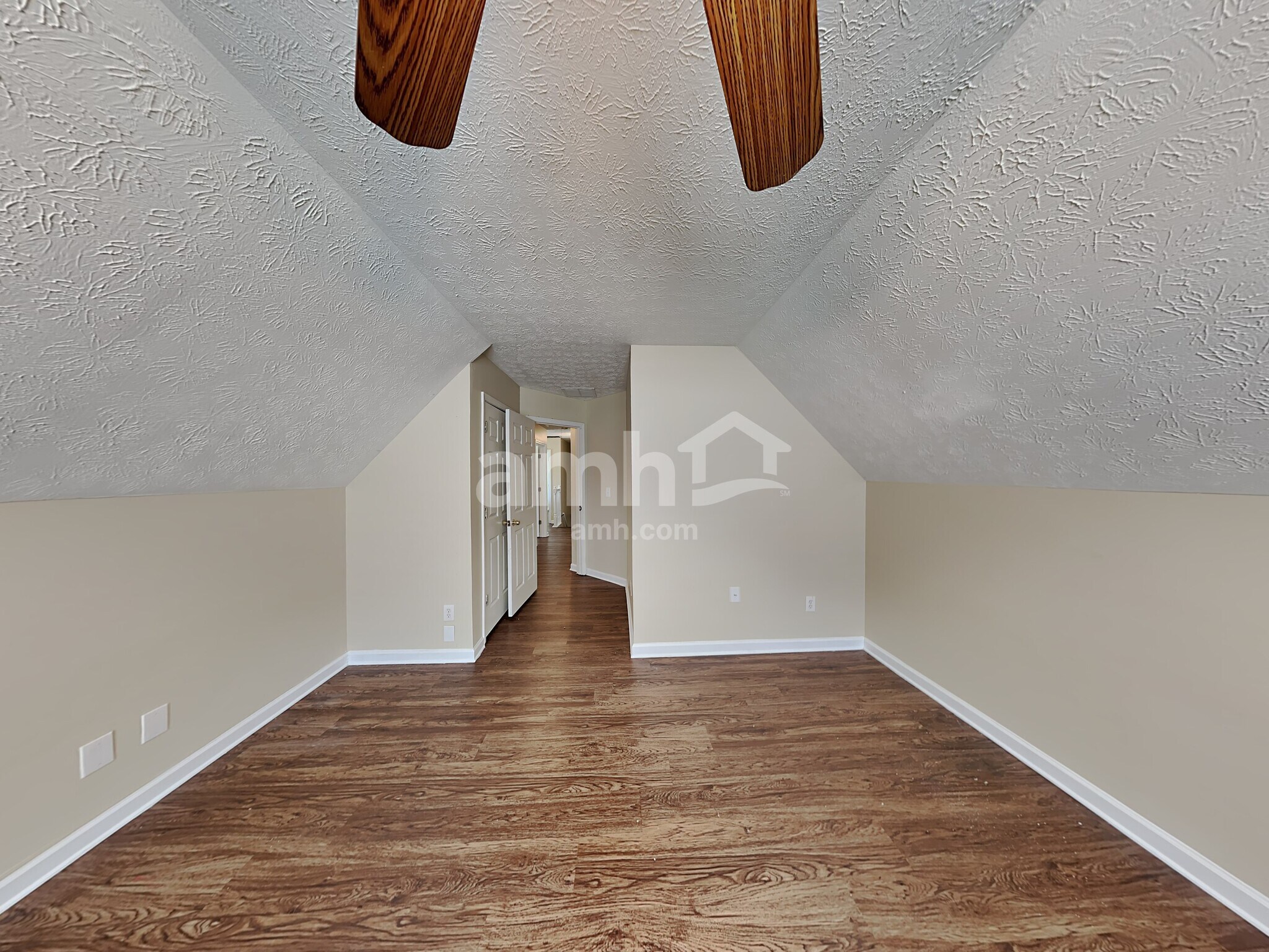 Building Photo - 7114 Hillcrest Chase Dr