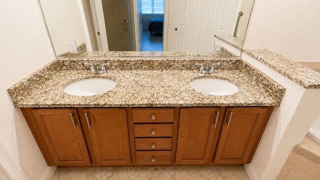 Building Photo - Annual unfurnished 3/2 villa in the Moorings at Edgewater