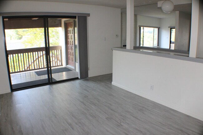 Building Photo - 6600 Reservoir Ln