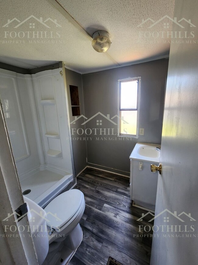 Building Photo - 2-Bedroom Mobile Home in Colony Park with ...
