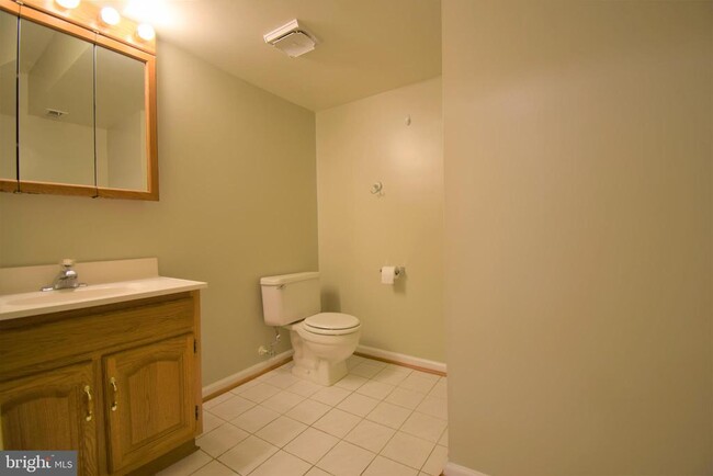 Building Photo - 8243 Cedar Landing Ct