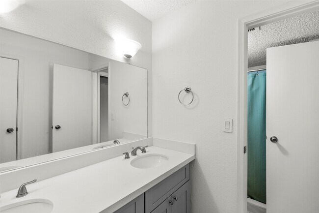 Building Photo - 12550 Whittington Dr