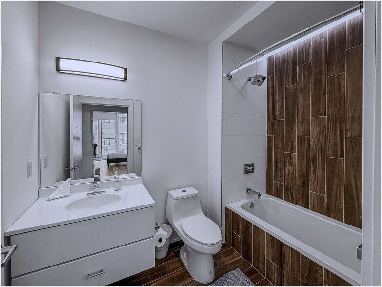 Building Photo - 1214 N American St