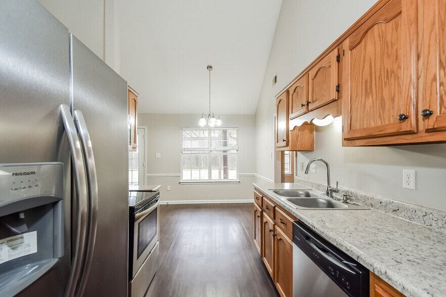 Building Photo - 1865 Winners Cir N