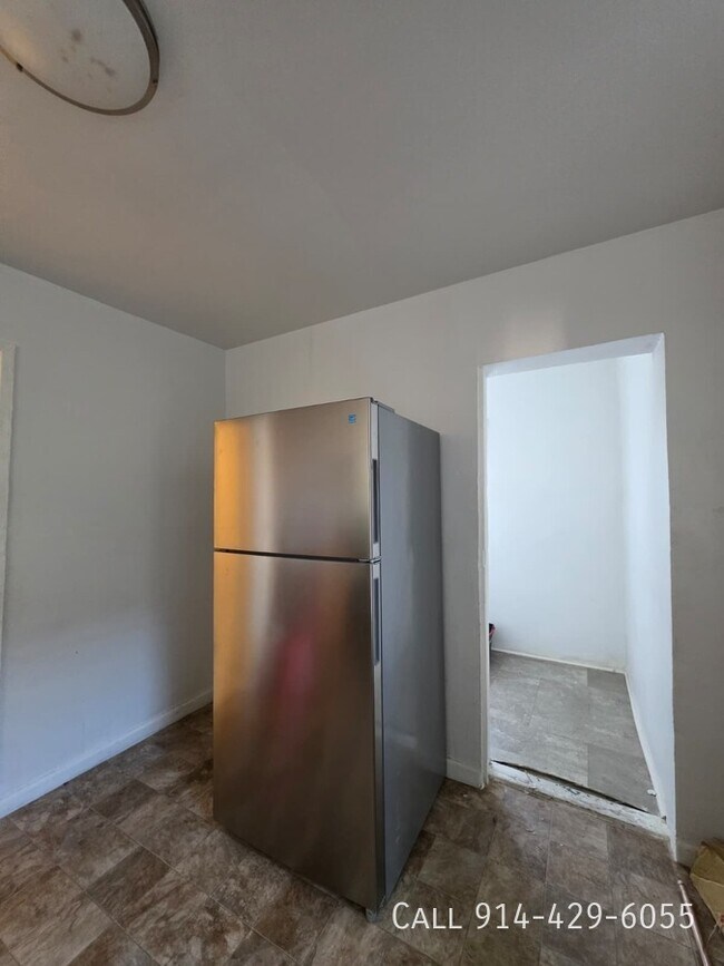 Building Photo - 33 Van Cortlandt Park Ave