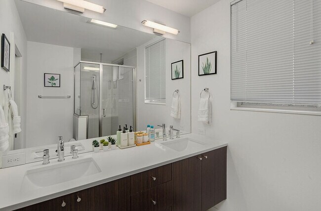 Building Photo - 1106 12th Ave