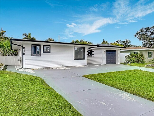 Building Photo - 2472 Tradewinds Dr