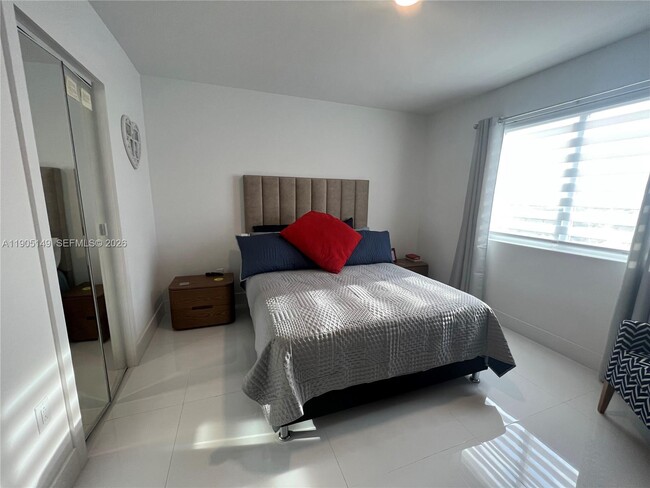 Building Photo - 10950 NW 82nd St