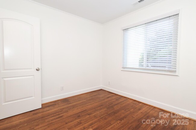 Building Photo - 5310 Buckingham Dr