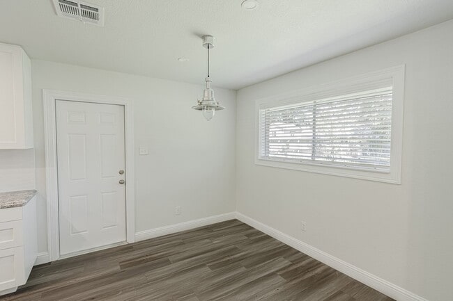 Building Photo - 3402 Gary Ln