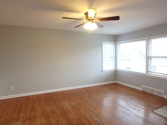 Building Photo - Adorable 3 Bedroom Home!