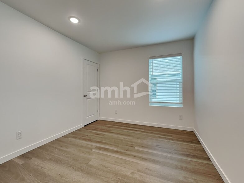 Building Photo - 5342 Turnstone St SE