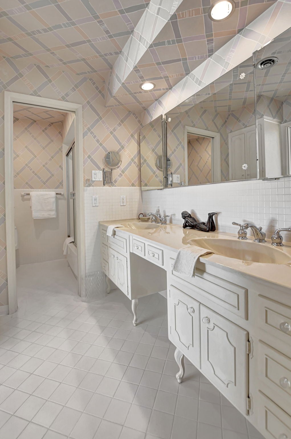 Master bathroom double vanity - 1350 Spanish River Rd