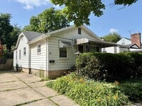 Building Photo - 340 E Maxlow Ave