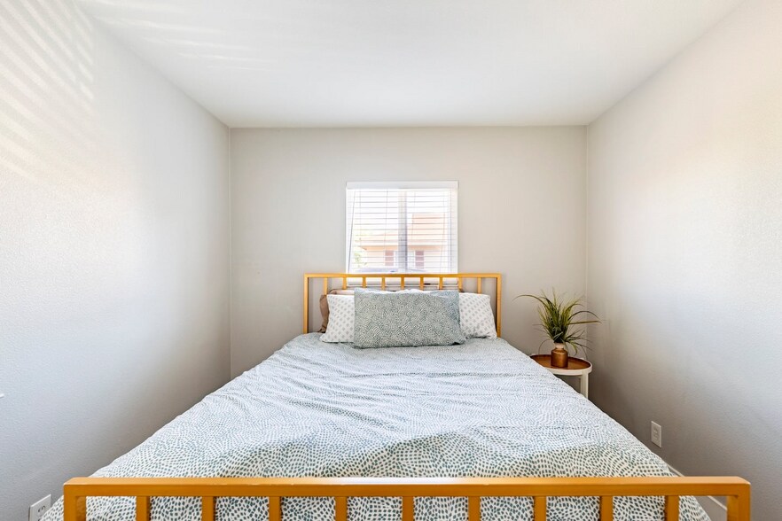 Building Photo - 5205 Priscilla Ln