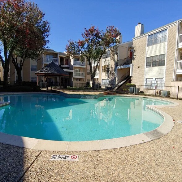 Building Photo - 2750 Holly Hall St