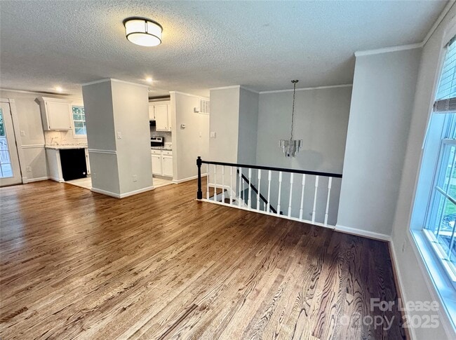 Building Photo - 707 Regency Dr