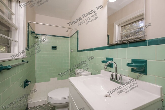 Building Photo - 920 Cedarbrook Dr