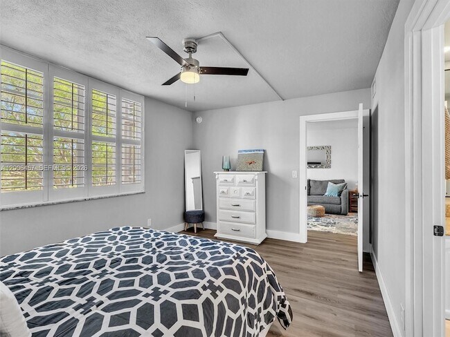 Building Photo - 9340 Lagoon Pl