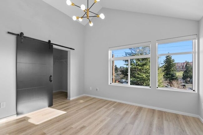 Building Photo - Newly Built Air-Conditioned Luxury Townhome in Highly Desired Admiral