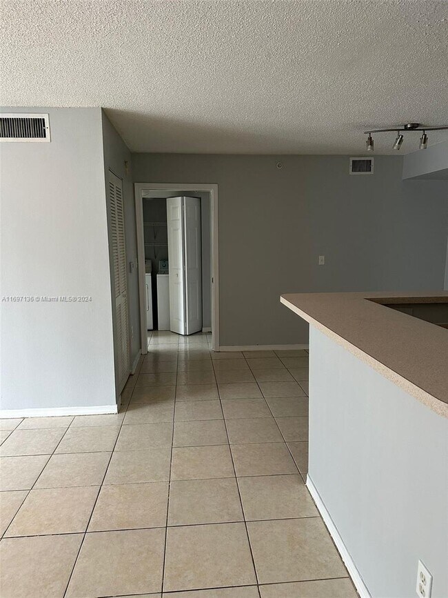 Building Photo - 1 bedroom in Pembroke Pines FL 33025