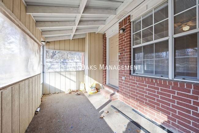 Building Photo - 5908 Sara St