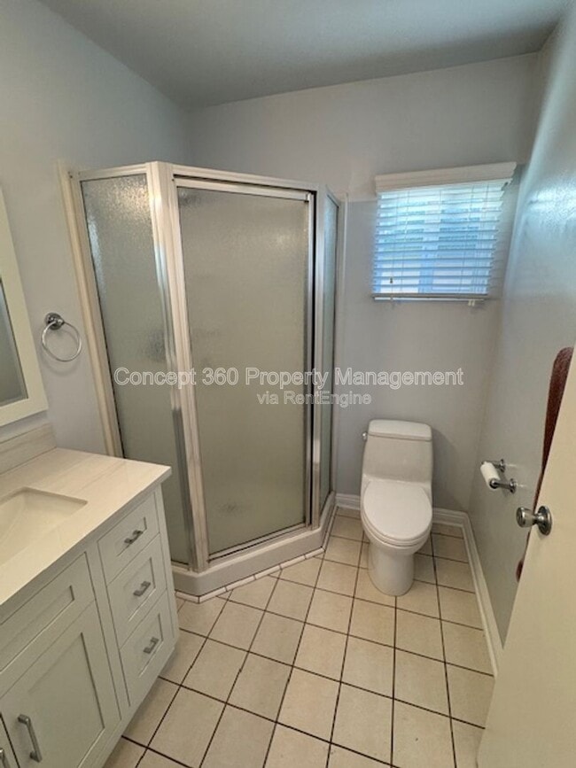 Building Photo - 2061 Lomina Ave