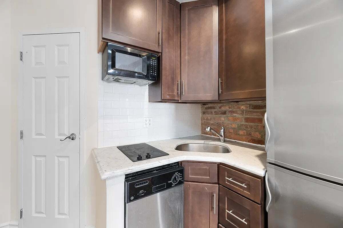 Building Photo - 316 W 14th St