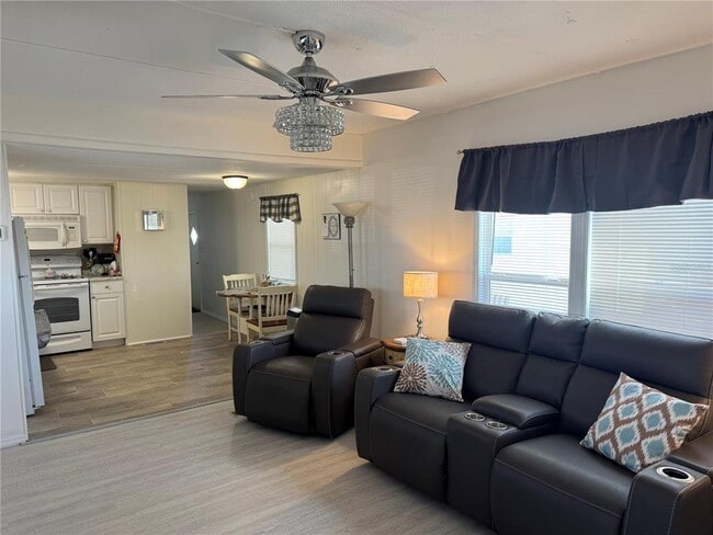 Building Photo - 714 Locarno Dr