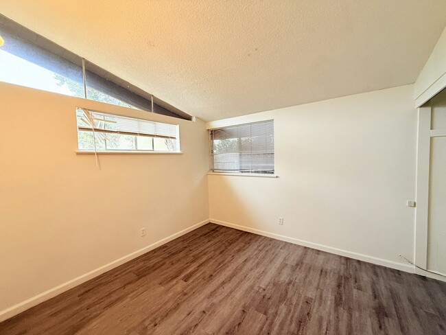 Building Photo - 401 N Lupine St
