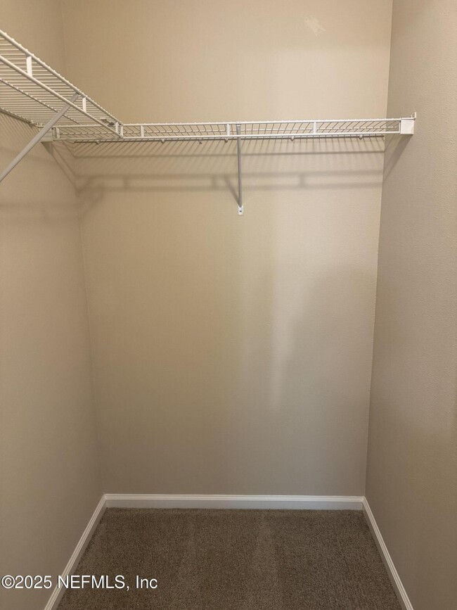 Building Photo - 426 Scrub Jay Dr