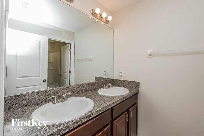 Building Photo - 10111 Crested Fringe Dr