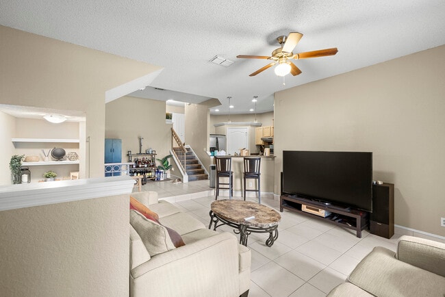 Building Photo - 705 Mainsail Dr
