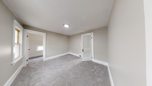 Building Photo - Old Brooklyn Area - 3 Bedroom Single Famil...